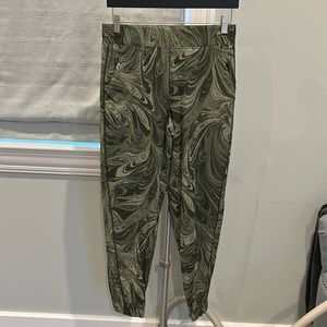 Athleta olive green marbled Brooklyn jogger, size 4. Never worn.